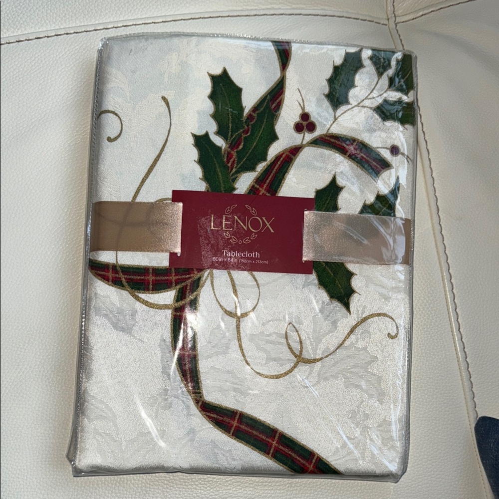 Lenox Holiday Nouveau 60"‎ x 84" Tablecloth